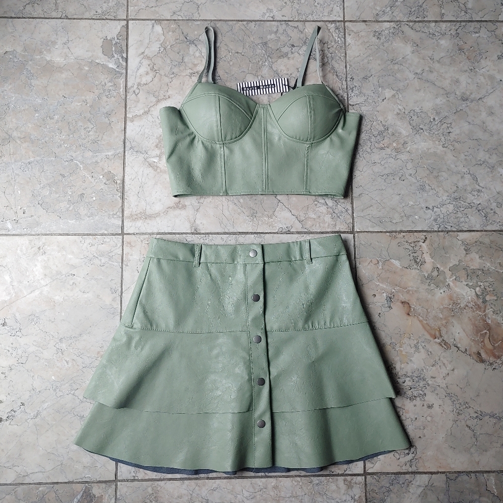 Haute Monde 2 piece faux leather skirt crop top se